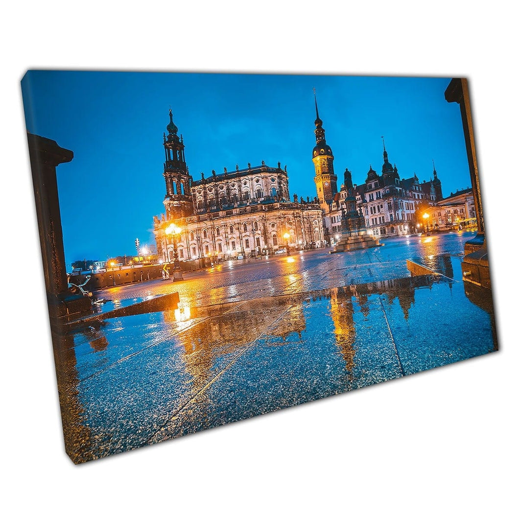 Klassiek Twilight View van het historische stadscentrum van Dresden in de regen Saksen Duitsland Wall Art Print op canvas gemonteerde canvas print