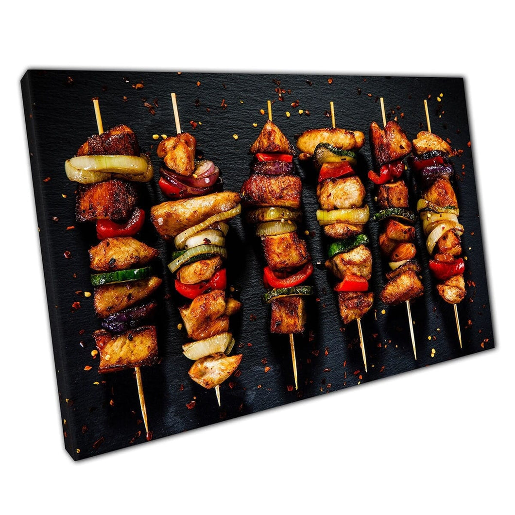 Freshy gekookte sappige kebabs gegrild vlees en groenten