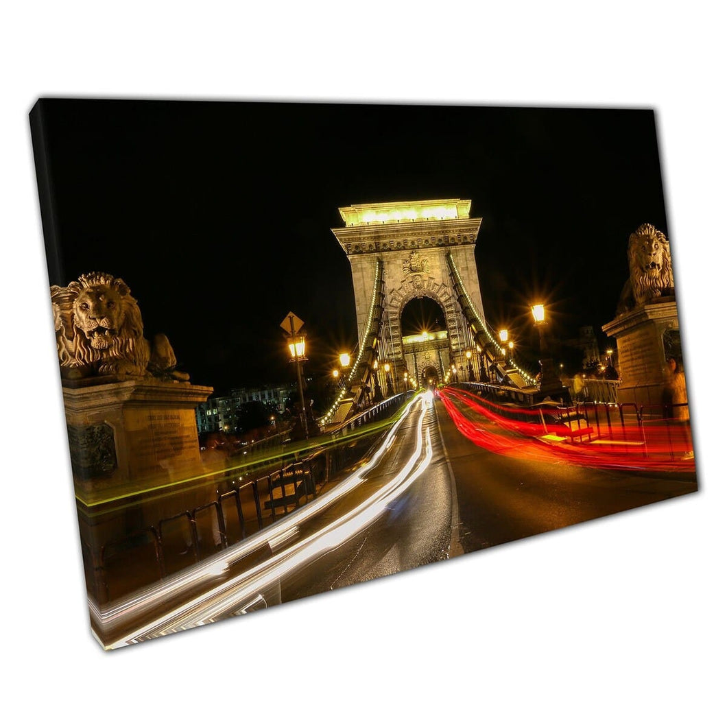 Lang blootstellingsopname van verkeer dat 's nachts overbrugt Boedapest stadsgezicht muurkunst print op canvas gemonteerde canvas print