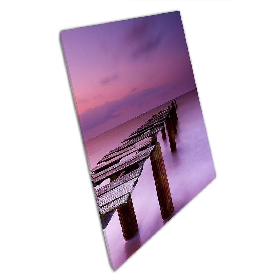 Oude gebroken houten brug steiging lang blootstelling kalmerende rustige roze roze zeegehanenwand kunstprint op canvas gemonteerde canvas print
