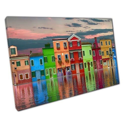 Print op canvas regenboog terrasvormige huizen op water klaar om muurwand te hangen print gemonteerde canvas print