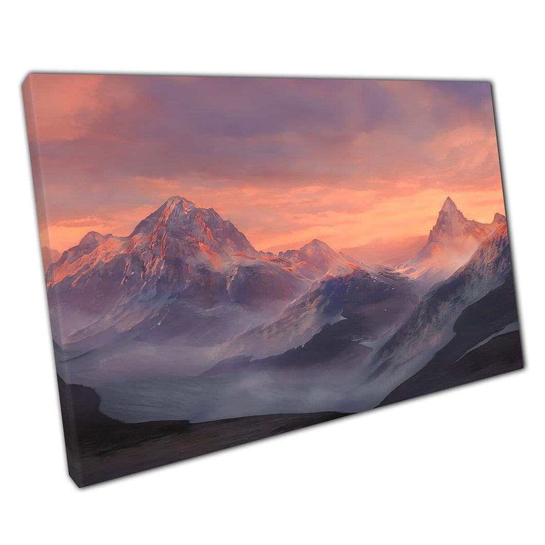 Rustige rustige vroege vroege ochtend bewolkt uitzicht op mistige sneeuw bedekte bergachtige terrein muurkunstafdruk op canvas gemonteerde canvas print