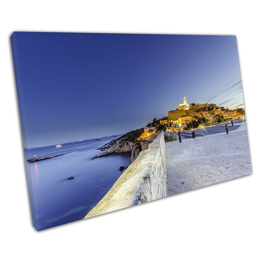Blauwe avond hemel over Old Town Ibiza Island Sun Sea Klaar om muurwand te hangen afdrukken gemonteerde canvas print