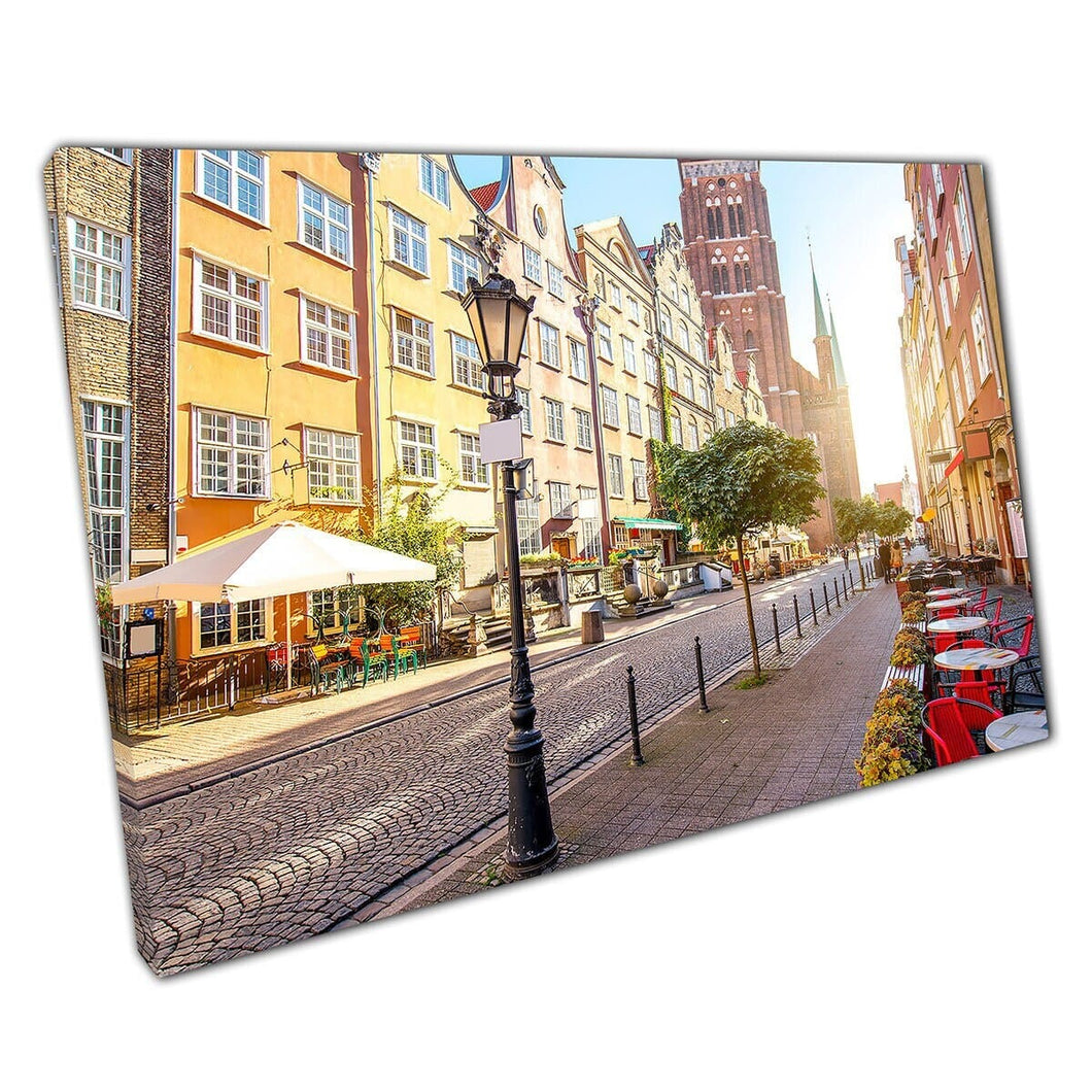 Morning Sunlight Street View of Saint Mary Cathedral Città Vecchia di Gdansk Polonia Wall Art Print su tela di tela montata