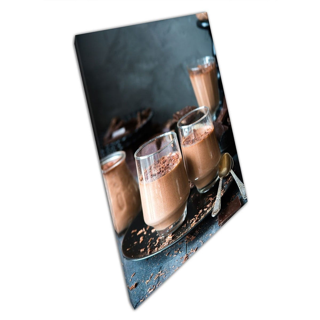 Tasty chocolade panna cotta dessert in elegante glazen met chocoladeschilfers zoete muurkunstafdruk op canvas gemonteerde canvas print