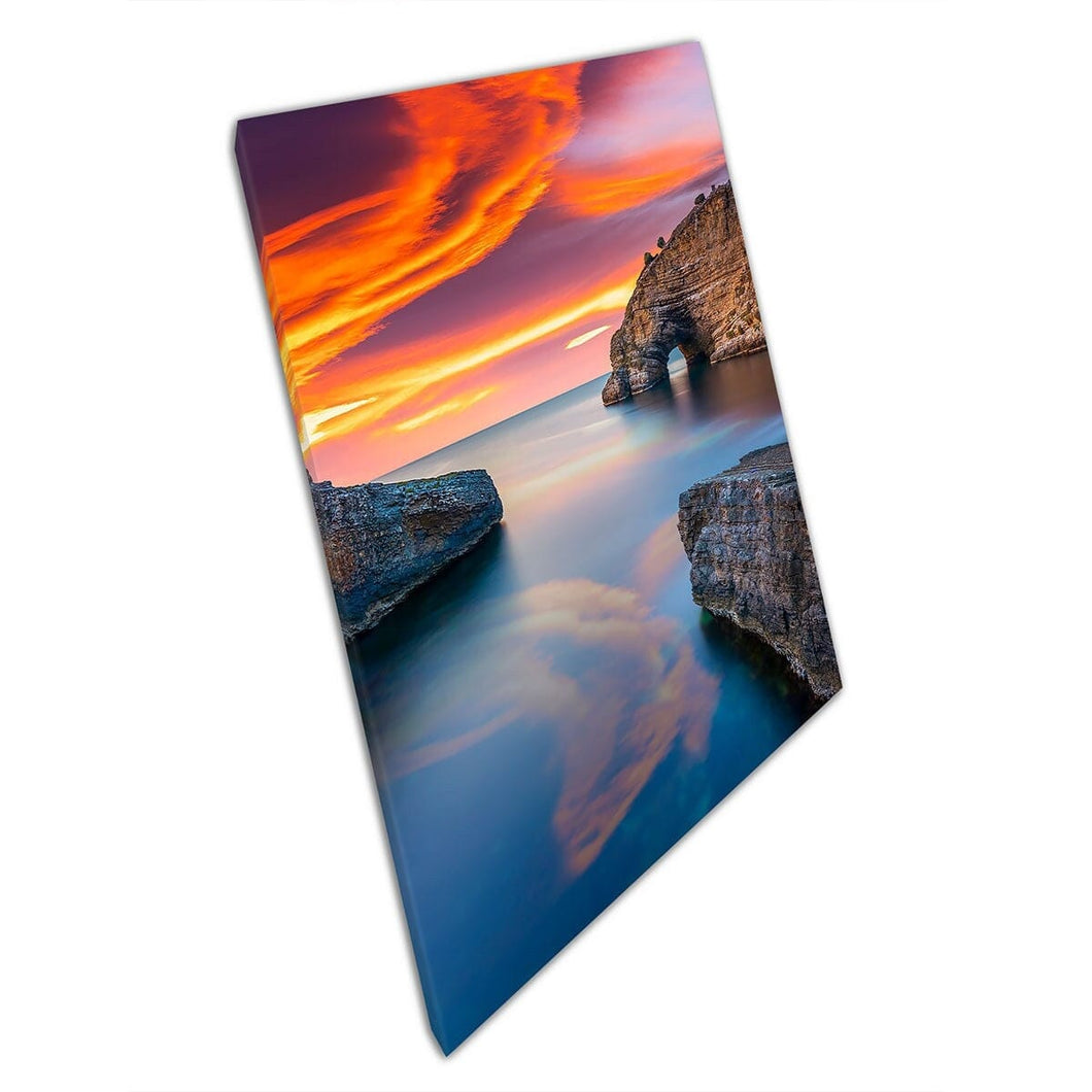 Splendido cestino del cielo infuocato al tramonto del mare tranquillo insolito formazione di roccia naturale wall art stampare su tela tela stampata