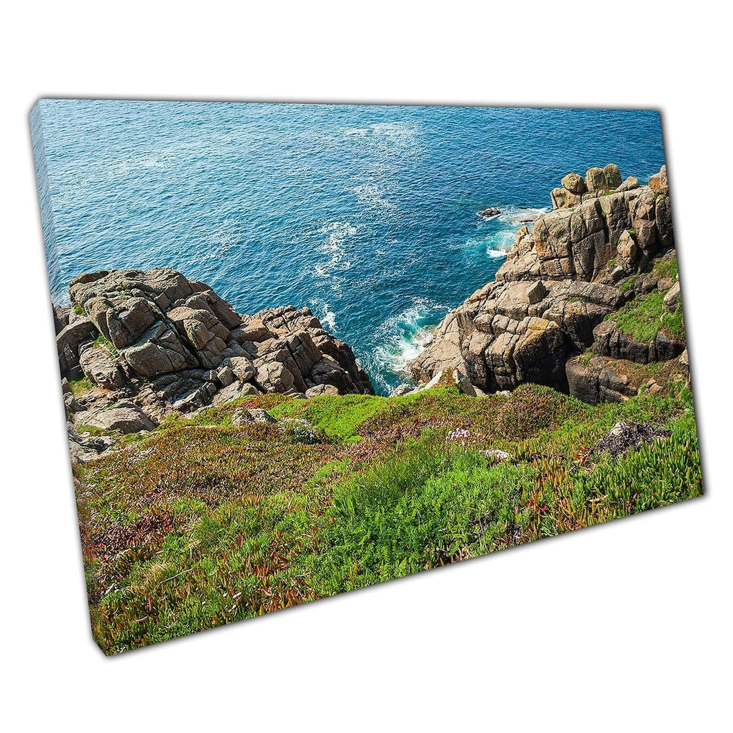 Vista de un pintoresco paisaje marino oceánico turquesa desde una colina cubierta de hierba en North Cornwall Wall Art estampado en lienzo montado en lienzo estampado