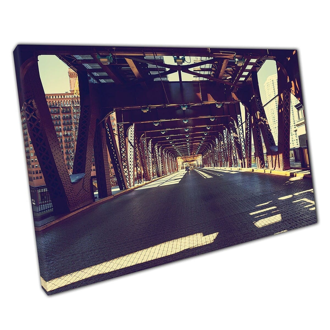 Vista di Urban Downtown Cityscape a Chicago da Quiet Bridge Under the Golden Sun Wall Art Print su tela Monted Canvas Print