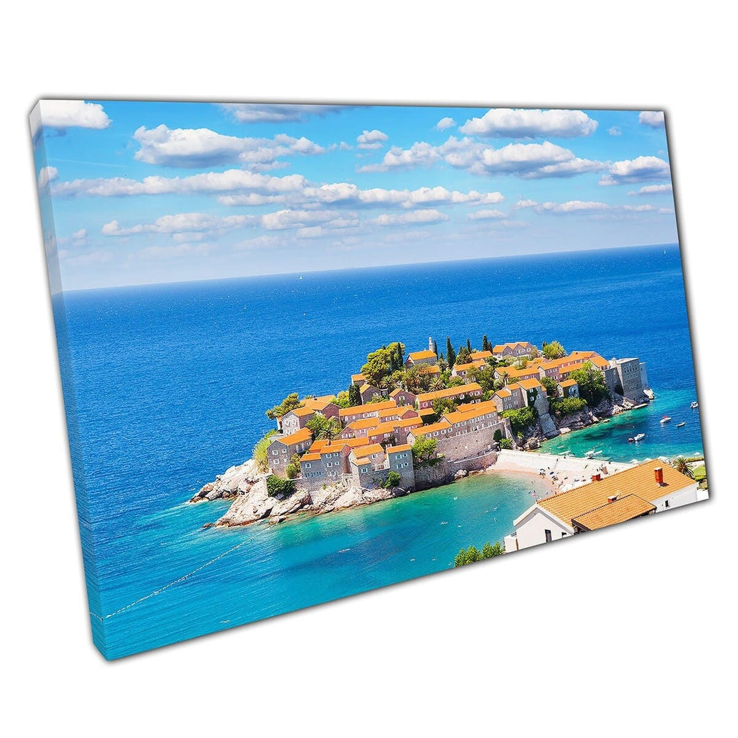 Klein eilandje Resort van Sveti Stefan Montenegro omgeven door prachtige blauwe oceaan muurkunstafdruk op canvas gemonteerde canvas print
