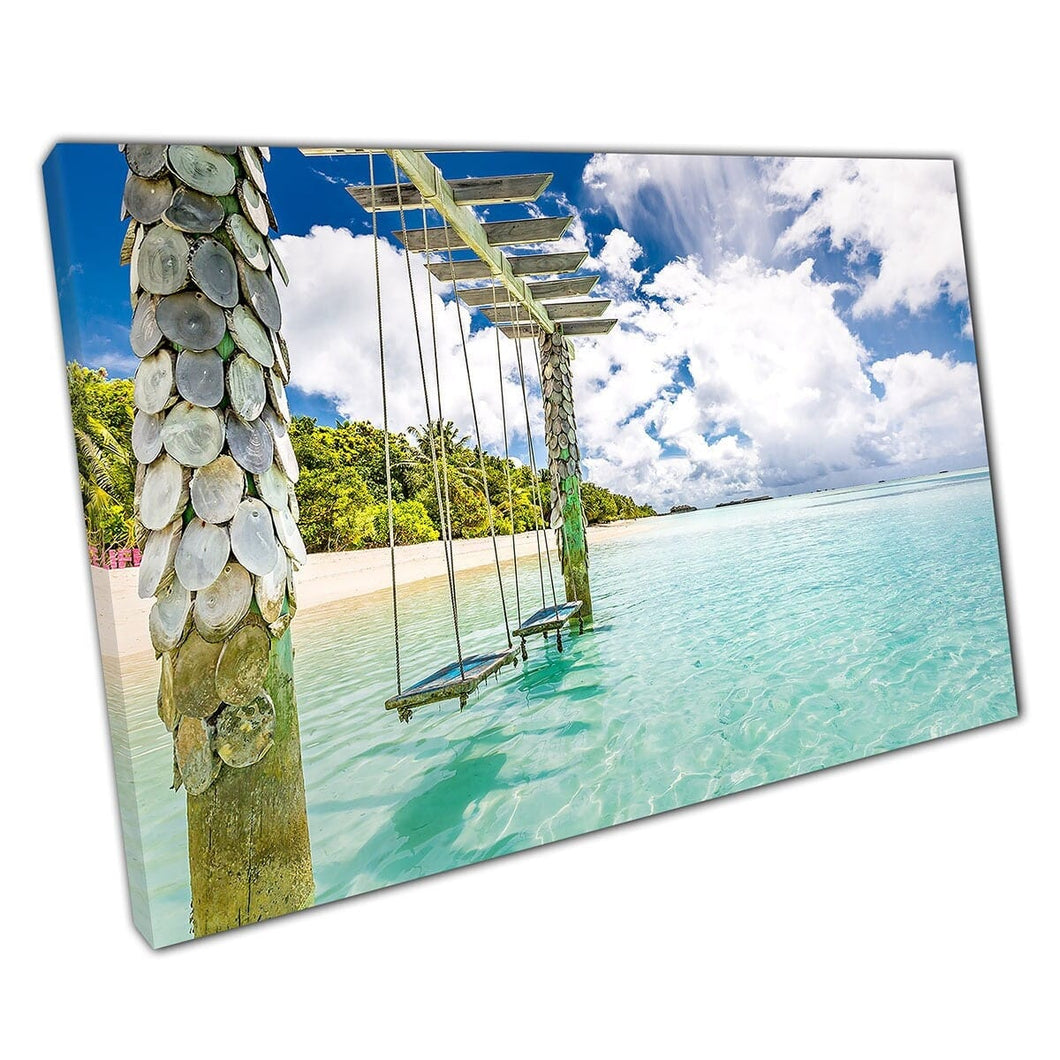 Exotische waterschommelingen in een kristalhelder turquoise blauw zeegezicht in een tropisch paradijswandkunstafdruk op canvas gemonteerde canvas print
