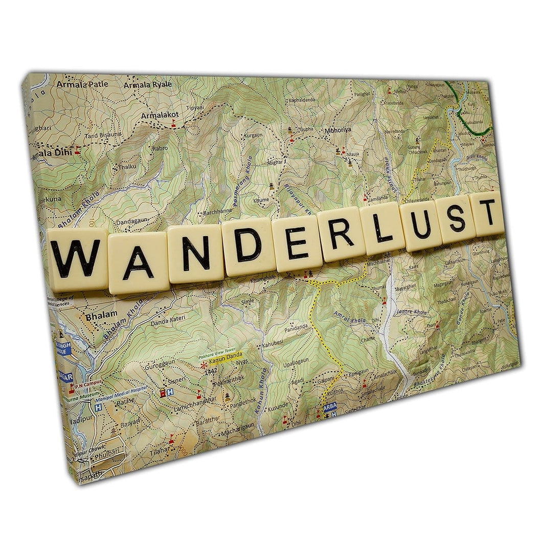 Wanderlust in Scrabble -stukken over een kaartverkenning Travel Word wat betekent kunst aan de muur op canvas gemonteerde canvas print