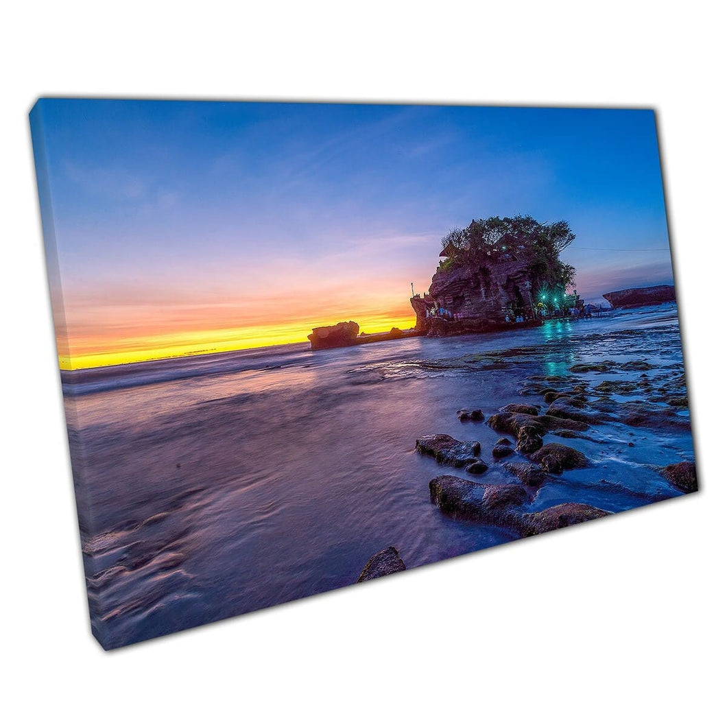 Prachtig zonsondergang zeegezichtje met Tanah Lot Temple Bali Indonesia Art Print op canvas gemonteerde canvas print