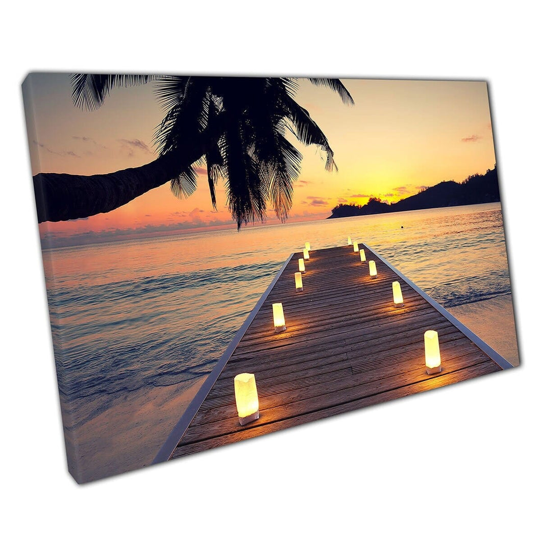 Houten kaarsenlit steile tijdens een tropische strand zonsondergang wall art print op canvas gemonteerde canvas print