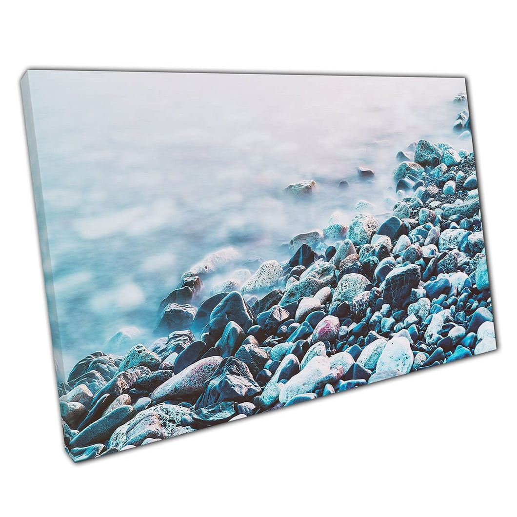Dromerige magische lange blootstellingsfotografie golven wassen over rotsachtige kust zeegezelswand kunstprint op canvas gemonteerde canvas print