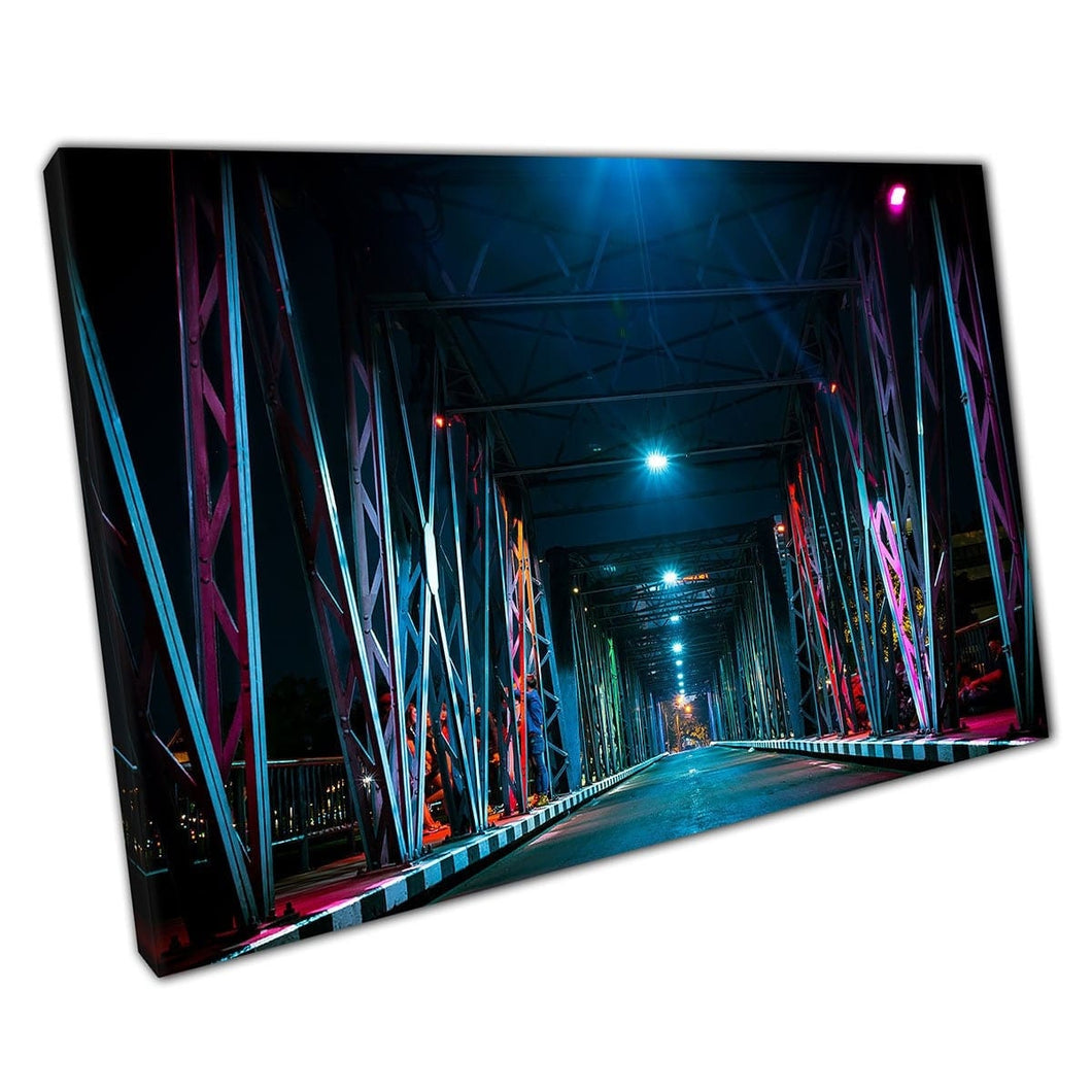 Kleurrijke lichten verlichten van de ijzeren brug 's nachts Chiang Mai Thailand architectuur Wall Art Print op canvas gemonteerde canvas print
