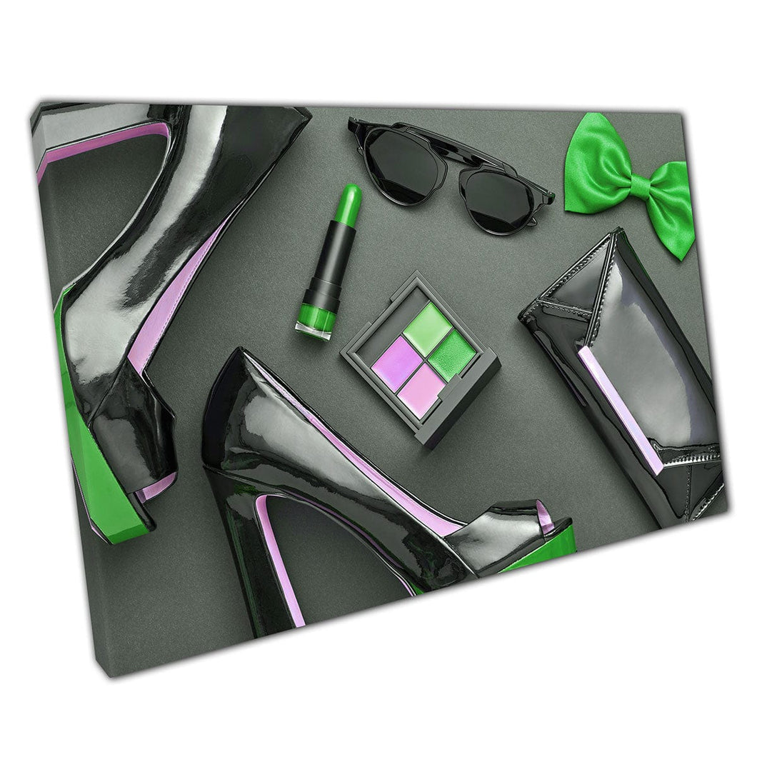 Contrasterende mode -accessoires vormen een zwarte paarse groene schoenen koppeling Cosmetica Wall Art Print op canvas gemonteerde canvas print