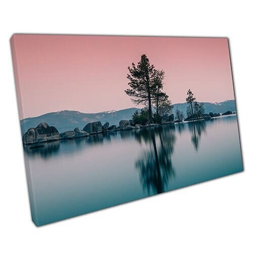 Afdrukken op canvas roze lucht over het meer en bomen klaar om muurwand te hangen afdrukken gemonteerde canvas print