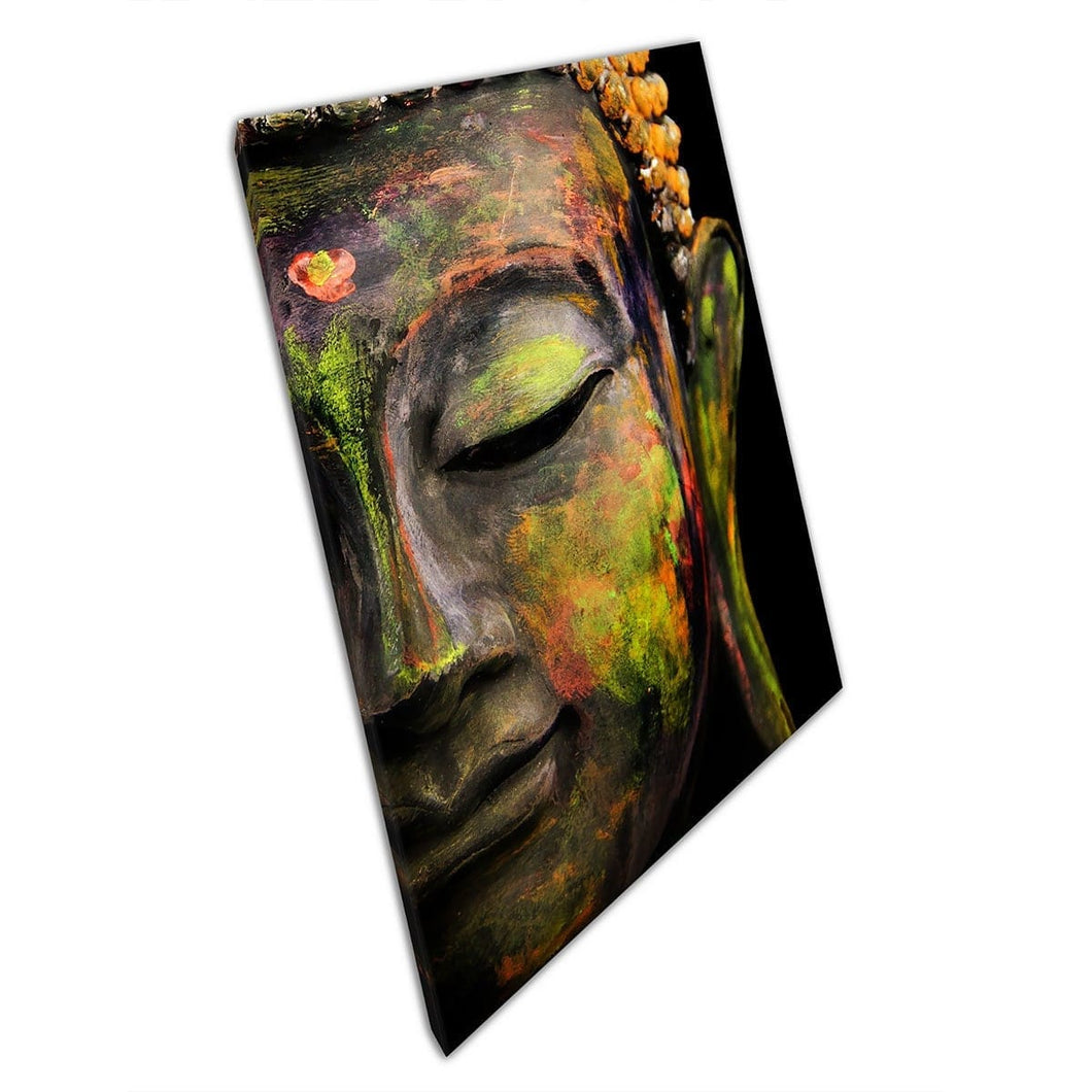 Boeddha -standbeeld close -up bedekt met kleurrijke poeders Wall Art Print op canvas gemonteerde canvas print
