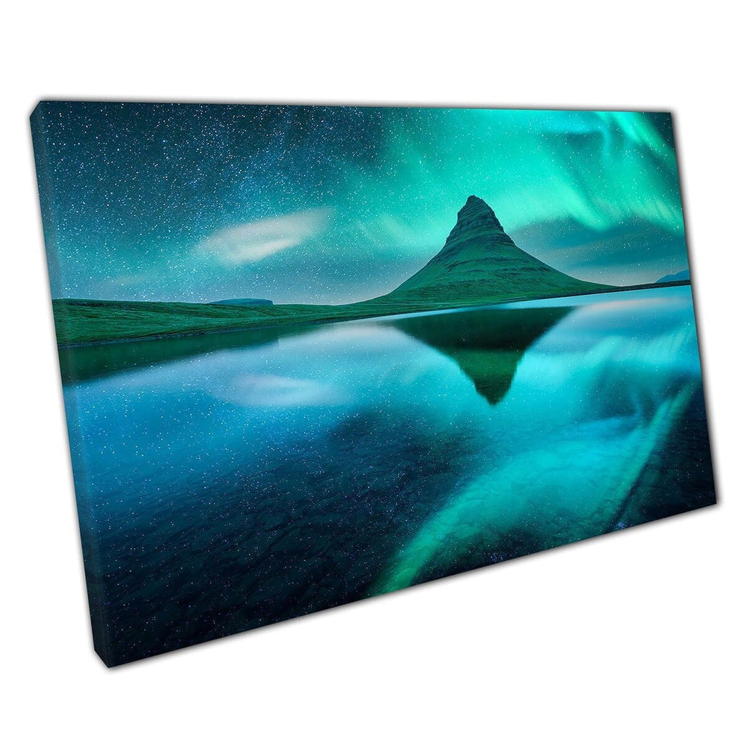 Northern Lights Over Kikjufell Mountain Volcano IJsland Night Photography Wall Art Print op canvas gemonteerde canvas print