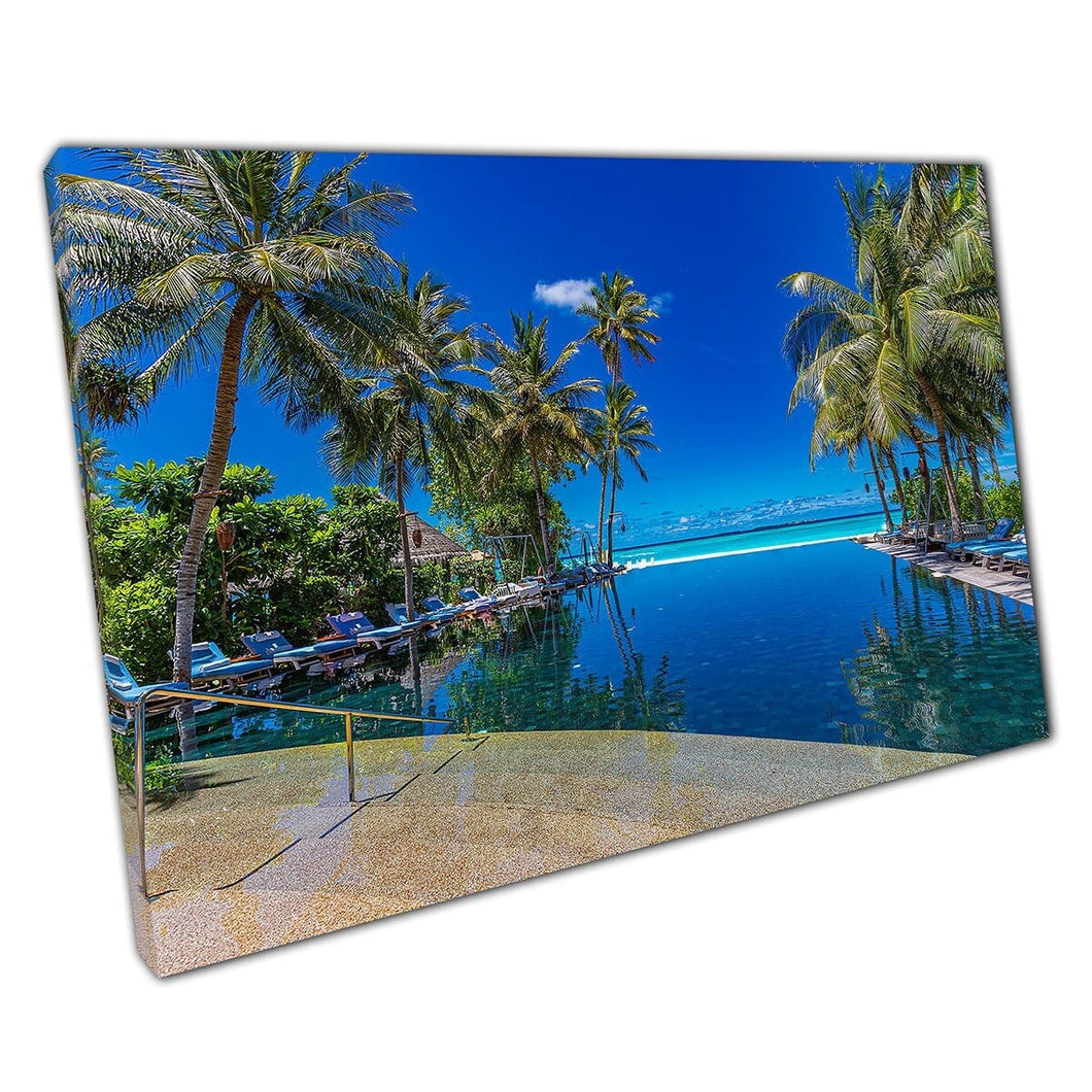 Tropical Luxury Infinity Pool Seascape Circondato da palme verdi vibranti Stampa d'arte a parete su tela di tela montata