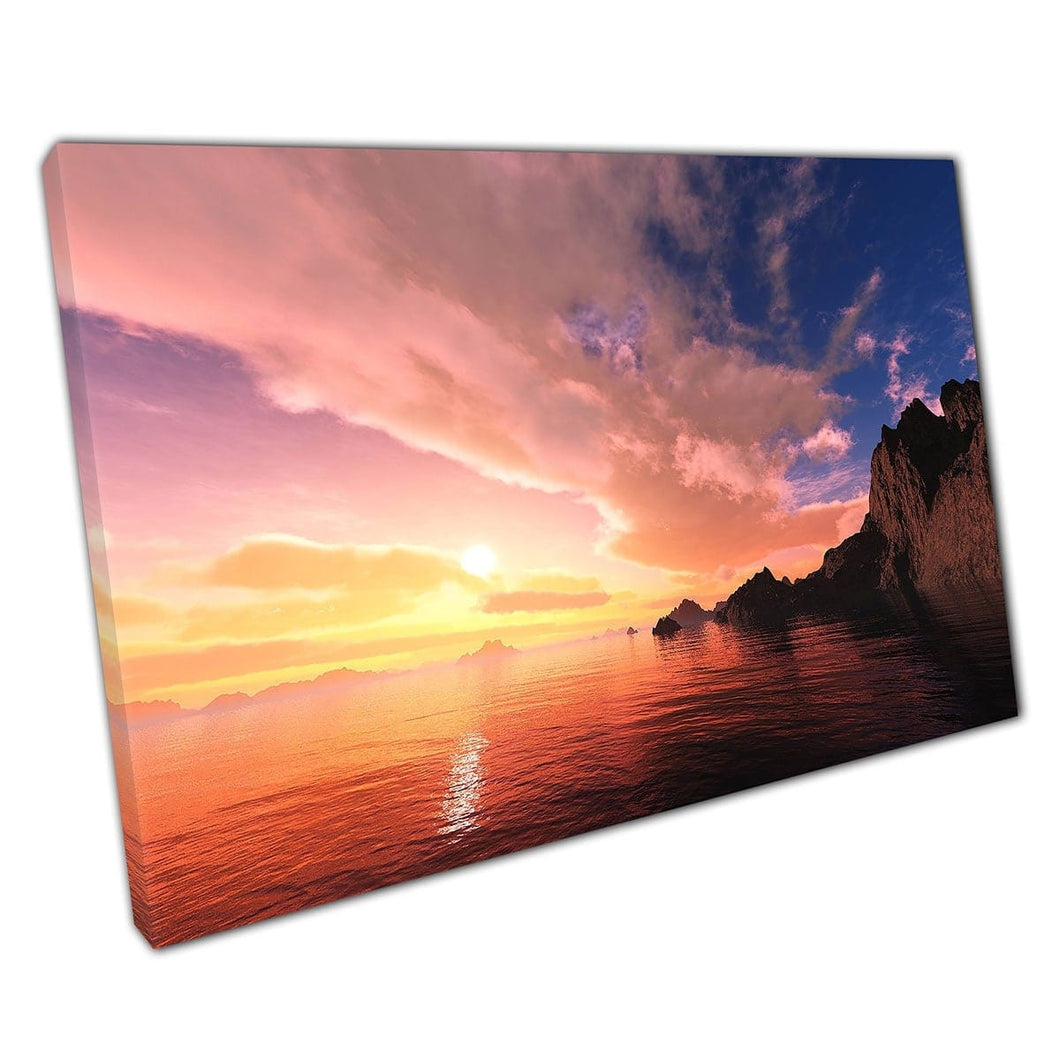 Cove van verweerde bruine natuurlijke rotsen onder een levendige oranje zonsondergang zeegezzz.